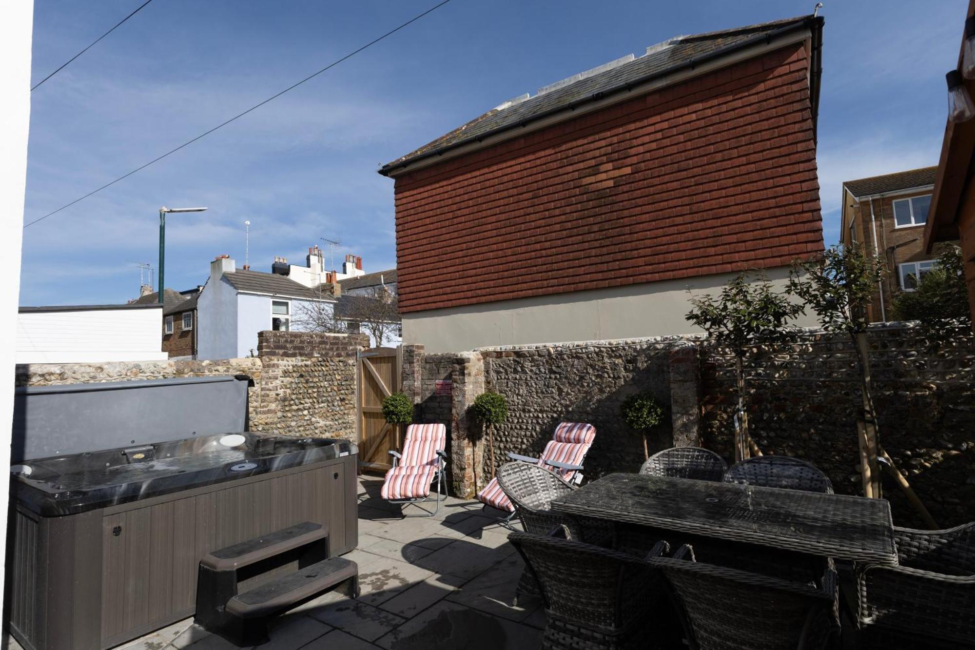 Luxury Georgian Home, Hot Tub, Sea View, Private Garden, Sleeps 6 Bognor Regis Buitenkant foto